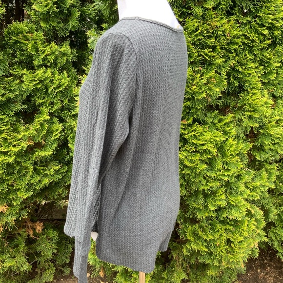 Lazy Sundays Gray  Embroidered waffle knit top med - Picture 4 of 7